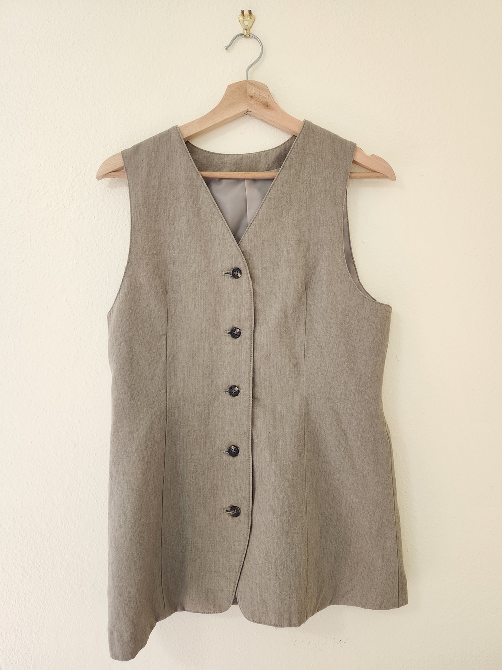 Sleeveless V-Neck Button Front Vest Top